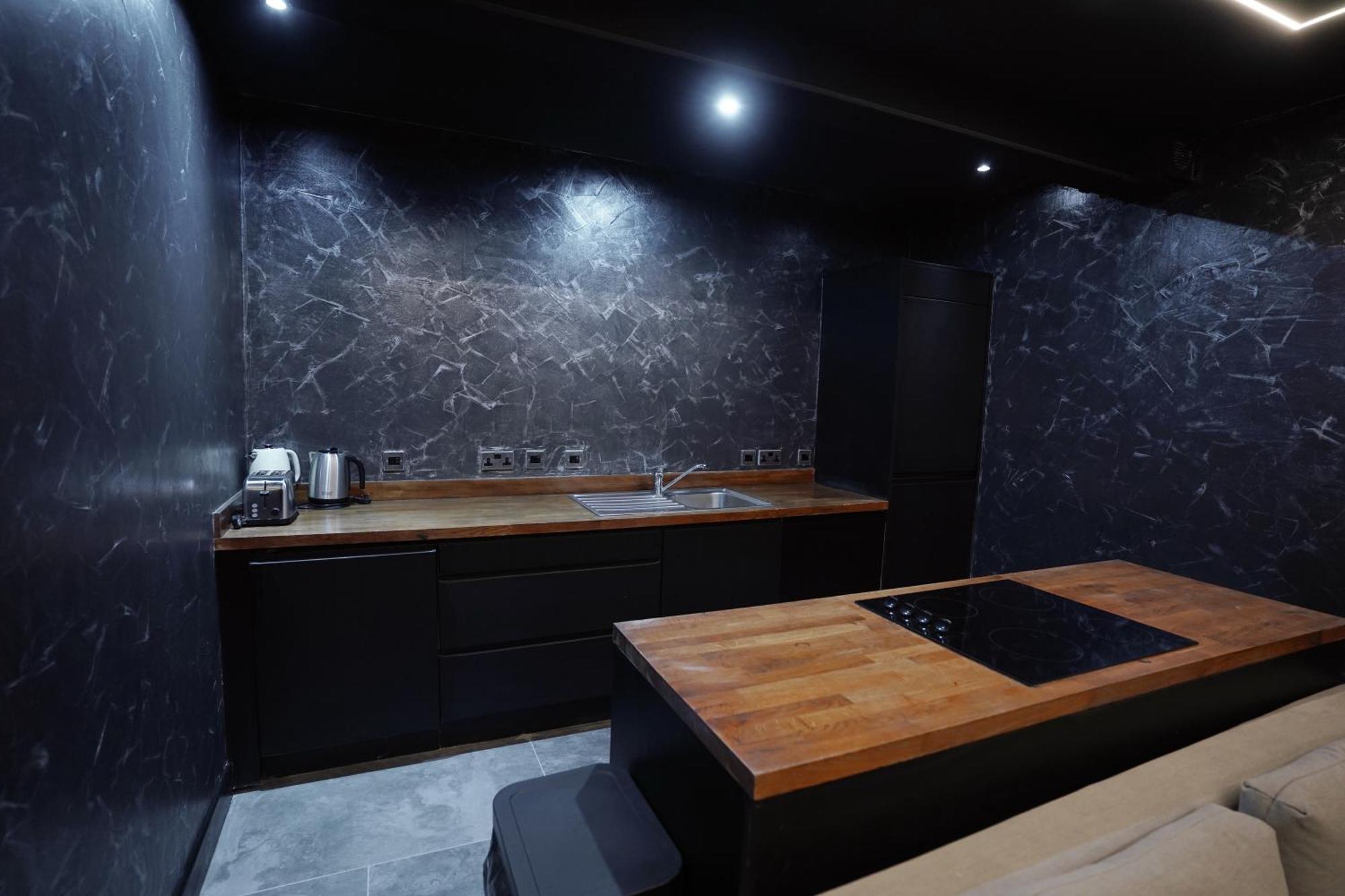 Nero Suite Sleeps Fourteen Manchester Exterior photo