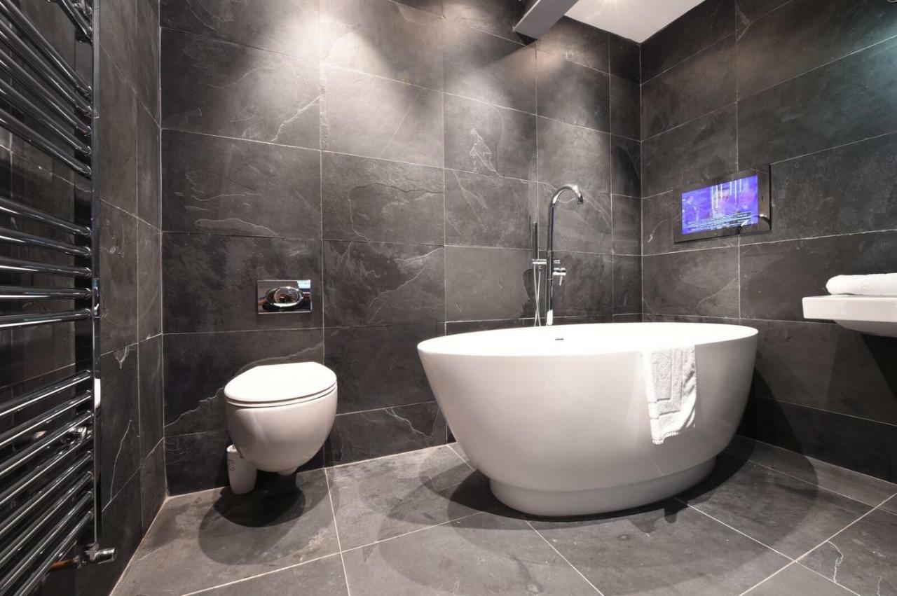 Nero Suite Sleeps Fourteen Manchester Exterior photo